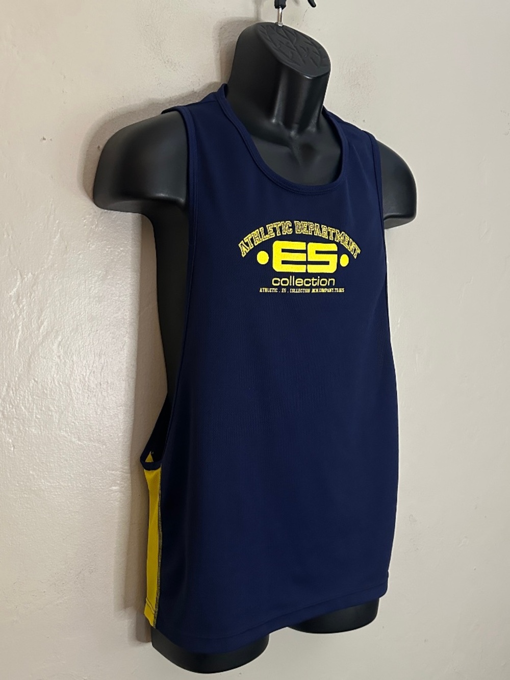 ES Collection Butcher Cut Tank Top Medium 19" armpit to armpit Poly blend